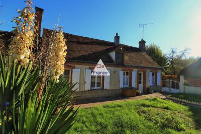 Charmante Maison De Village Avec Dependances Et Parc Arbore