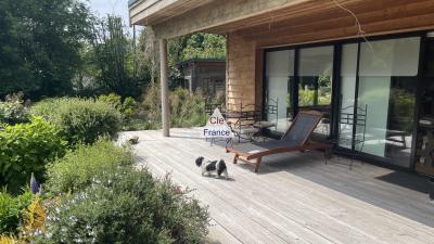 Detached House with Landscaped Garden