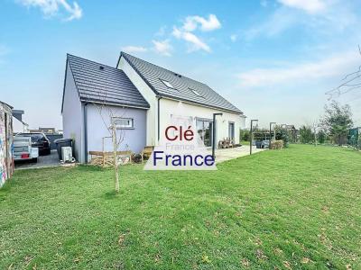 Contemporary Detached House with Garden