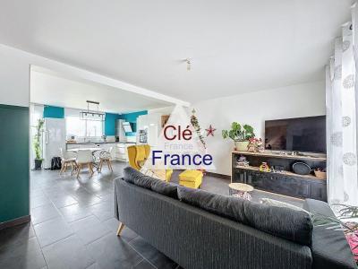 Contemporary Detached House with Garden