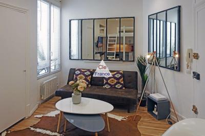 Paris Apartment Located by Pont Neuf