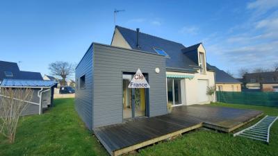 Contemporary Detached House with Terrace