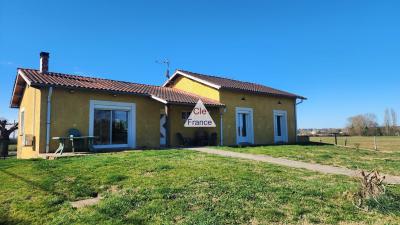 Detached Villa With Landscaped Garden