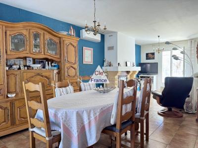 Detached Country House with Beautiful Garden