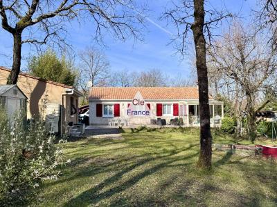 Detached Country House with Beautiful Garden