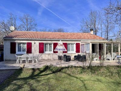 Detached Country House with Beautiful Garden