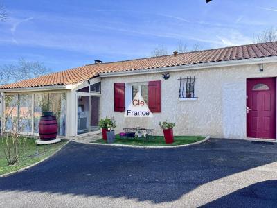 Detached Country House with Beautiful Garden