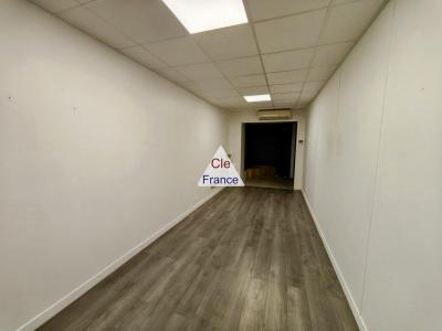 Detached House with Garden and Commercial Units