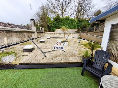 Detached House with Garden and Commercial Units