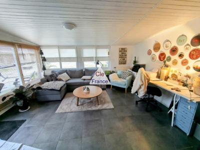 Detached House with Garden and Commercial Units