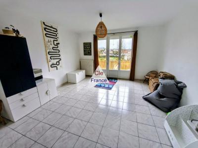 Detached House with Garden and Commercial Units