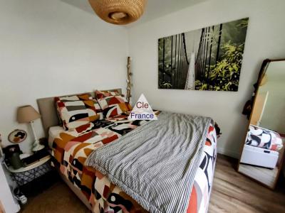 Detached House with Garden and Commercial Units