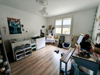 Detached House with Garden and Commercial Units