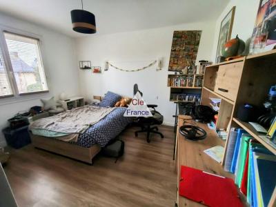 Detached House with Garden and Commercial Units