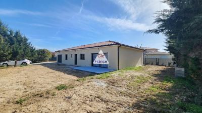 Detached Single Storey House with Garden