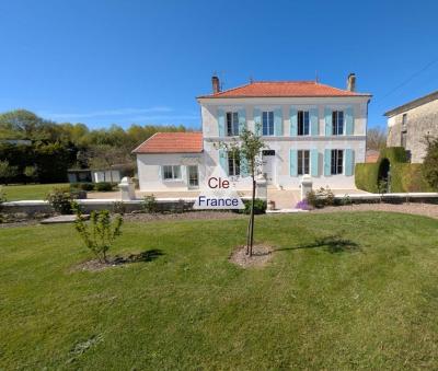Entre Saint-jean-d\'angely Et Aulnay A