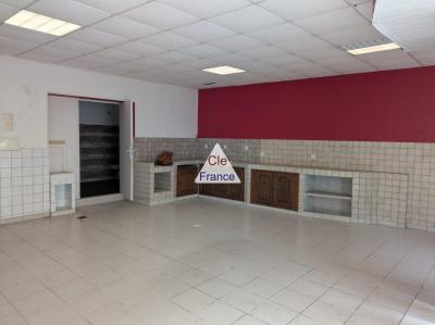 Centre Ville De Matha, Commerce Et Logement
