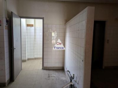 Centre Ville De Matha, Commerce Et Logement