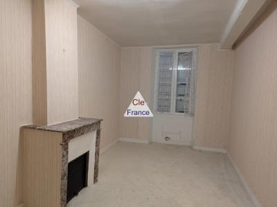 Centre Ville De Matha, Commerce Et Logement