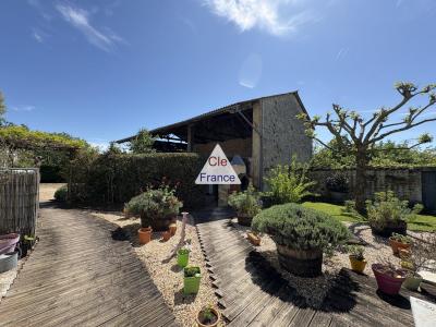 Fleurac. Tres Jolie Maison Charentaise Avec Dependance Et Piscine. Terrain 5350ma