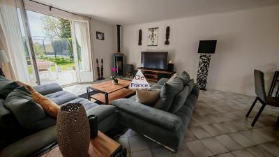 Maison Familiale 7 Pieces 5 Chambre Avec Grand Jardin Arbore Et Garage