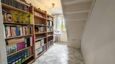 Maison Familiale 7 Pieces 5 Chambre Avec Grand Jardin Arbore Et Garage