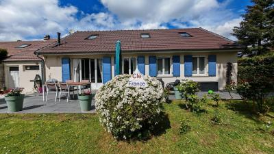 Maison Familiale 7 Pieces 5 Chambre Avec Grand Jardin Arbore Et Garage