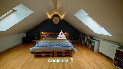 Maison Familiale 7 Pieces 5 Chambre Avec Grand Jardin Arbore Et Garage