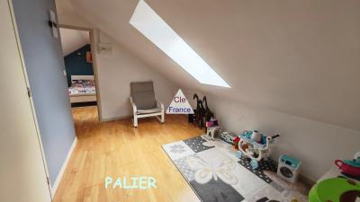 Maison Familiale 7 Pieces 5 Chambre Avec Grand Jardin Arbore Et Garage