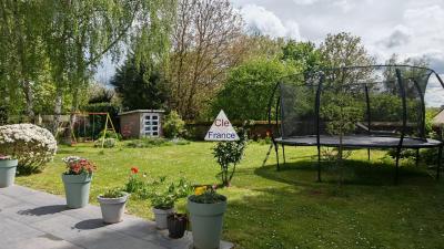 Maison Familiale 7 Pieces 5 Chambre Avec Grand Jardin Arbore Et Garage