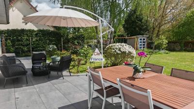 Maison Familiale 7 Pieces 5 Chambre Avec Grand Jardin Arbore Et Garage