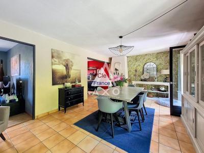 Detached Family Home with Garden
