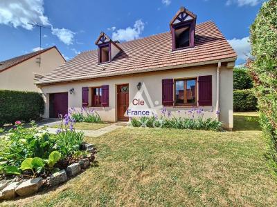 Detached Family Home with Garden