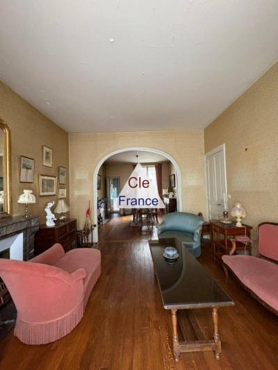 Vaste Maison Idealement Situee, Possibilite 3 Appartements