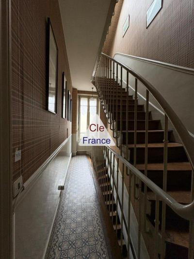 Vaste Maison Idealement Situee, Possibilite 3 Appartements
