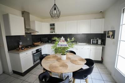 Beautiful Detached House East of Paris