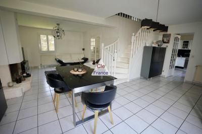 Beautiful Detached House East of Paris