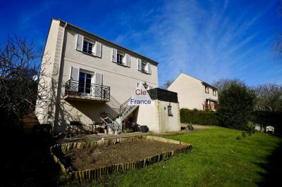 Beautiful Detached House East of Paris