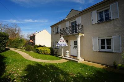 Beautiful Detached House East of Paris