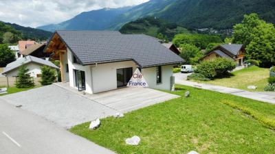 Detached House with Garden by Ski Slopes