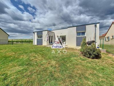 Contemporary Detached House with Lovely Garden