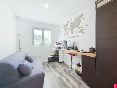 Contemporary Detached House with Lovely Garden