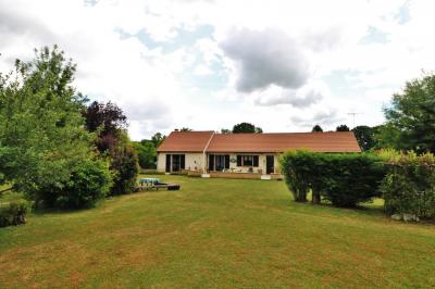 Detached House with Large Parkland Garden