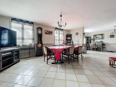 Detached House with Large Parkland Garden