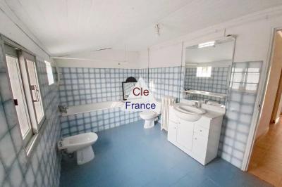 Detached House with Garden and Good Potential