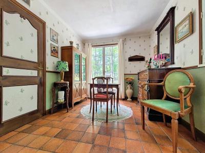 Elegant Detached House in Superb Location