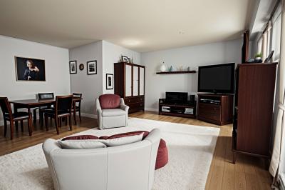 Appartement Familial Traversant Avec Balcon.