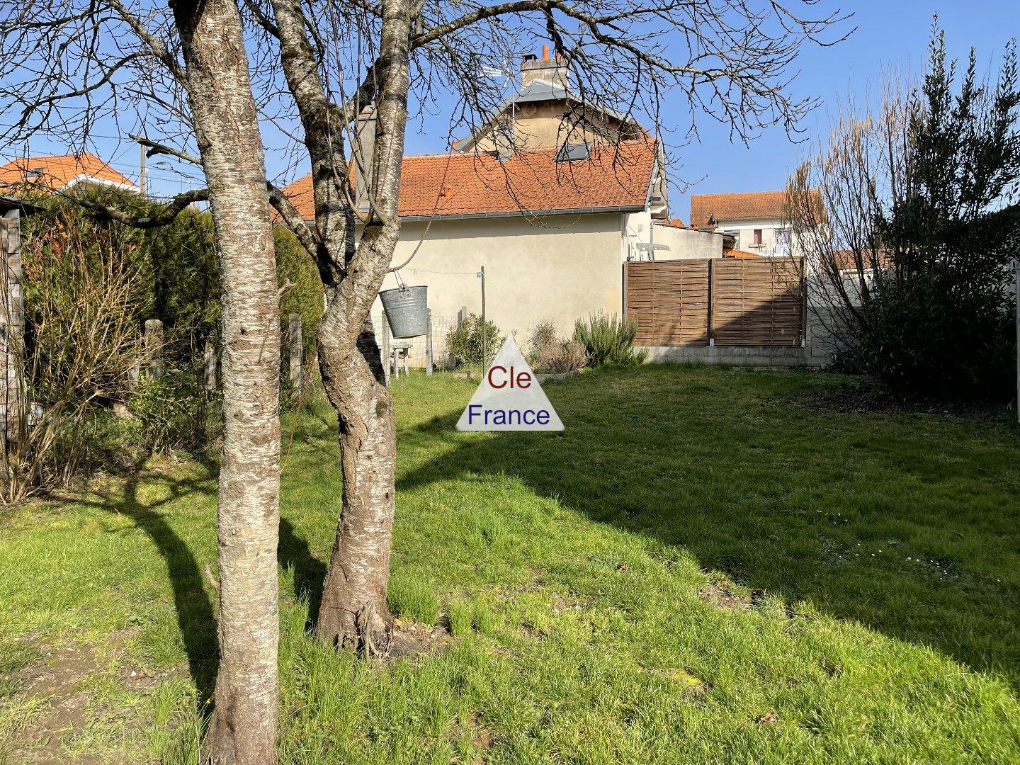 Quartier Saint-cybard, Adorable Maison Avec Jardin