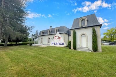 Maison Familiale De Surface Totale De 350 M2 Dont 244 M2 Au Sol Terrain D\'environ 2000 M2 Proche