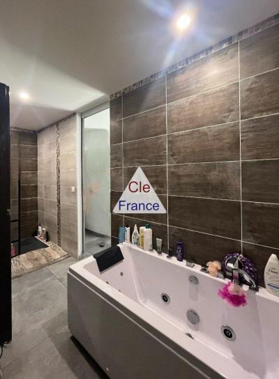 Maison De Plain-pied - Garage - Piscine